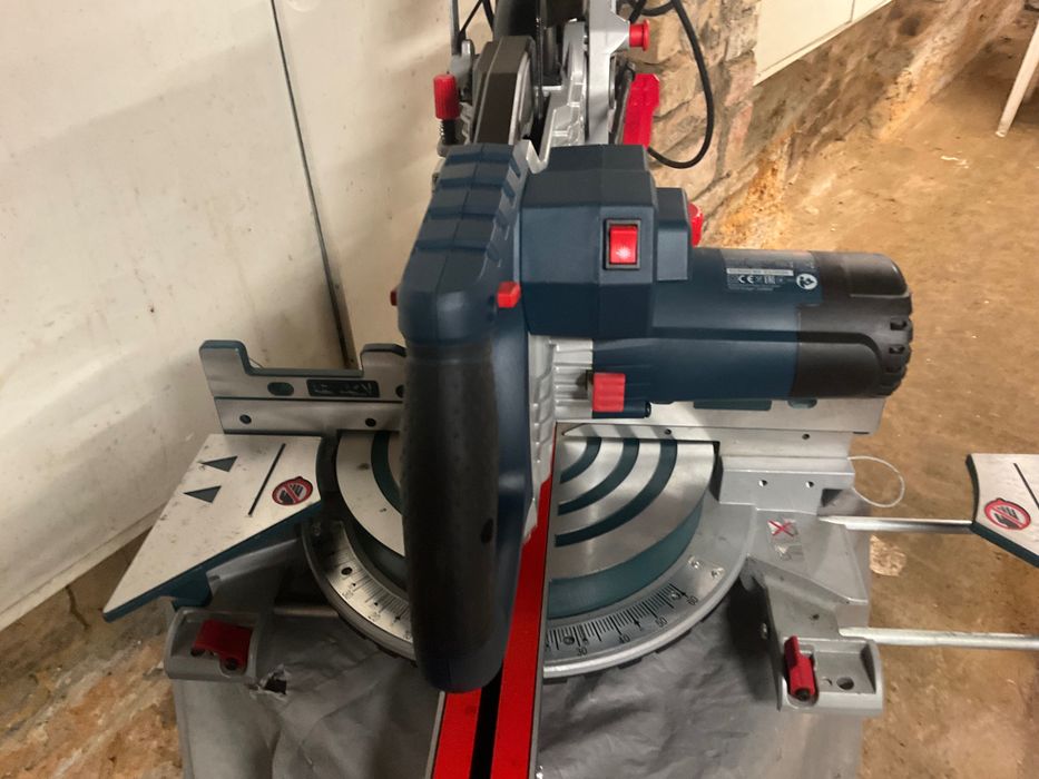 Piła ukosnica Bosch  Professional  GCM  8  SJL. 1600 W