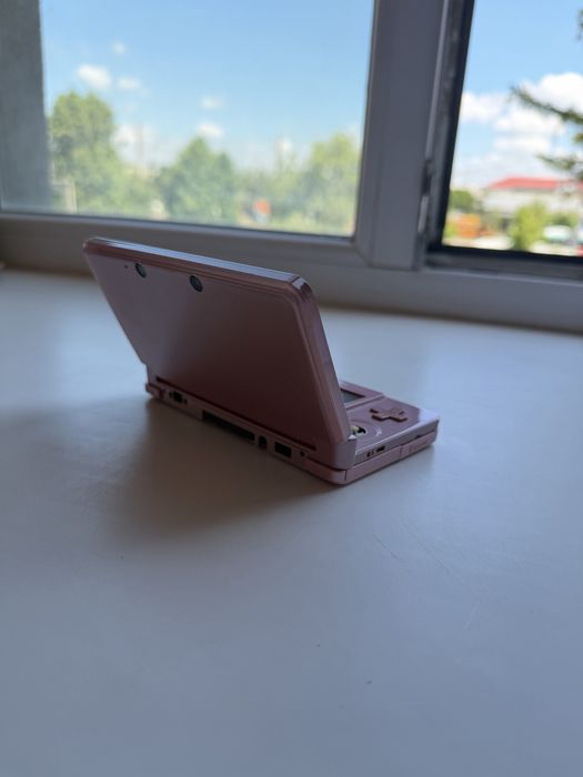 Продам ігрову консоль Nintendo 3DS Pink + гра Barbie