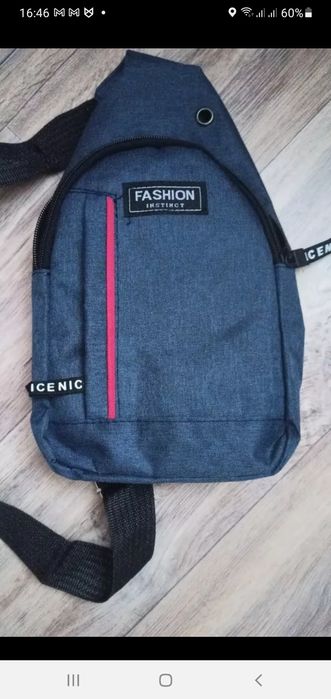 Bolsa de peito azul nova