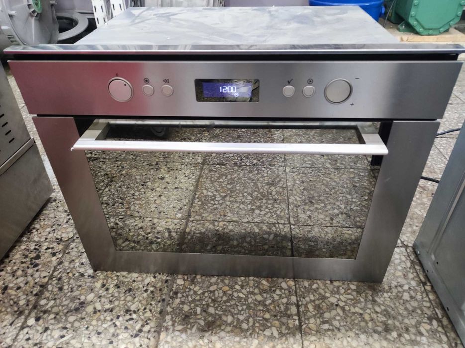 Kuchenka mikrofalowa do zabudowy Whirlpool AMW 831/IX Grill Inox