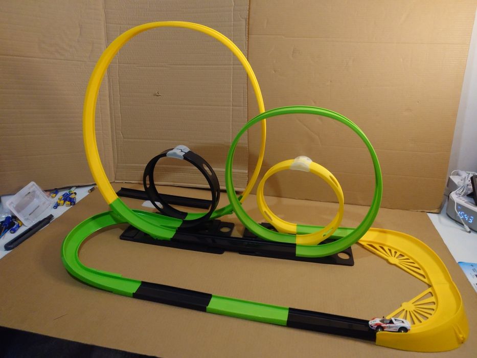 Tor wyścigowy samochodowy 4 Pętle Elastyczny 3 tory 6,90m XXL Darda