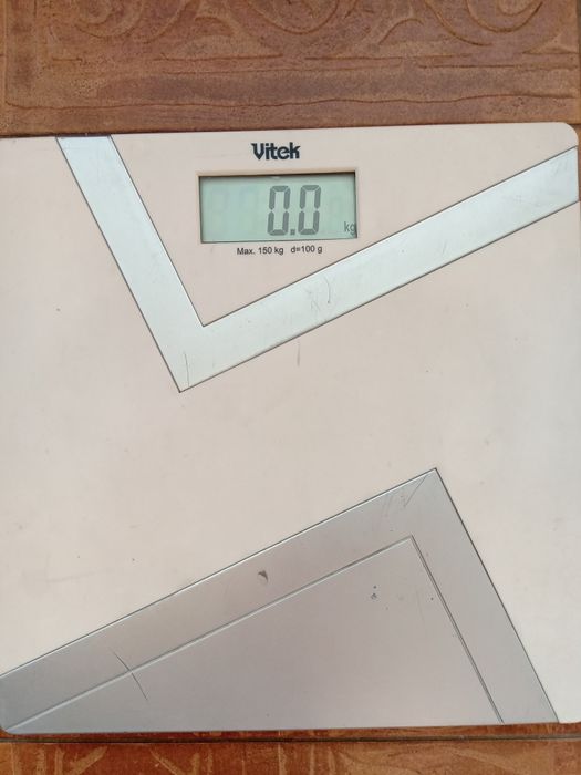 Электронные напольные весы Vitek VT-1950 W
