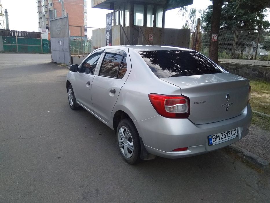 Рено Логан автомобиль