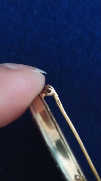 Pregadeira de ouro com prata e diamantes