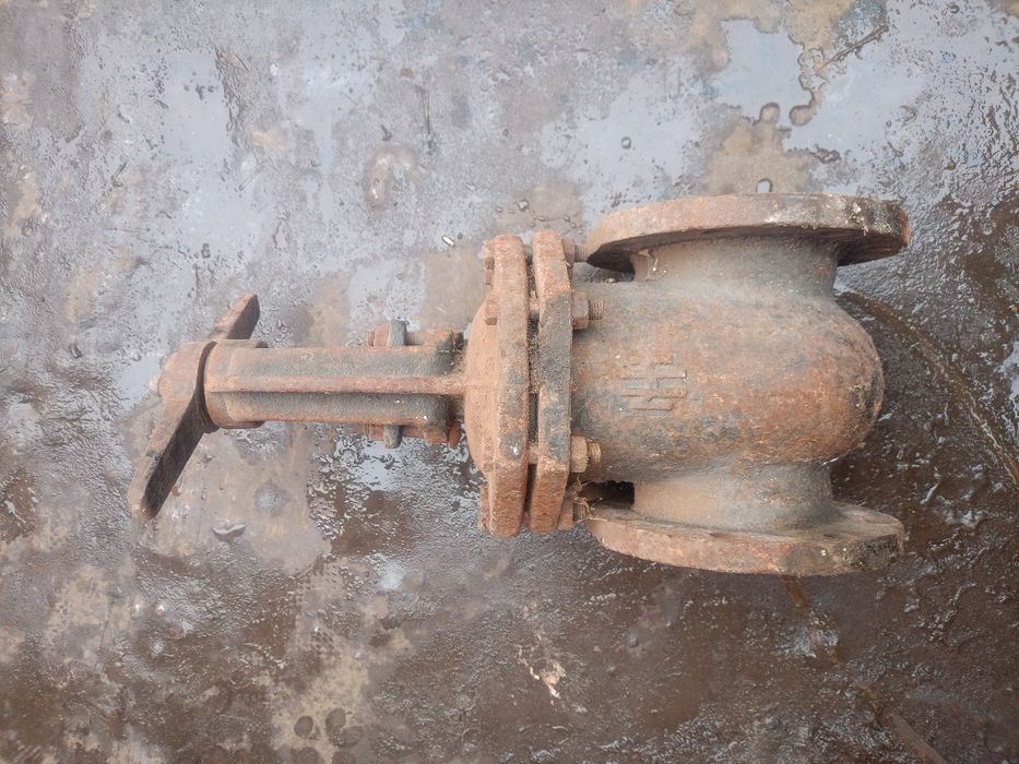 Продам редуктор 1-40 ще є кран 100