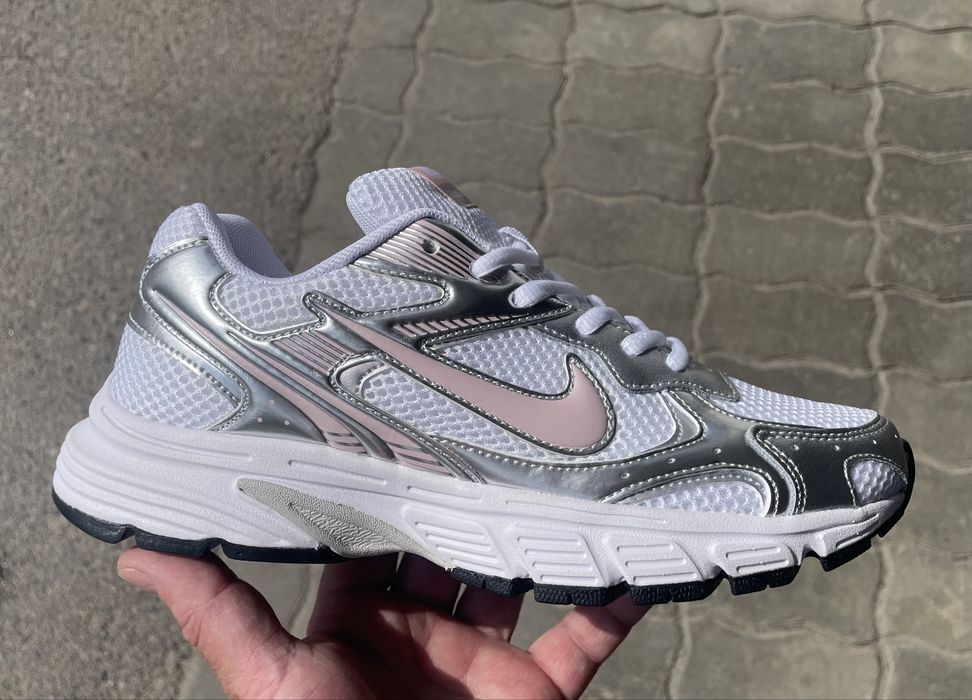 Кросівки Nike Air Max Vomero 37-41 в наявності.