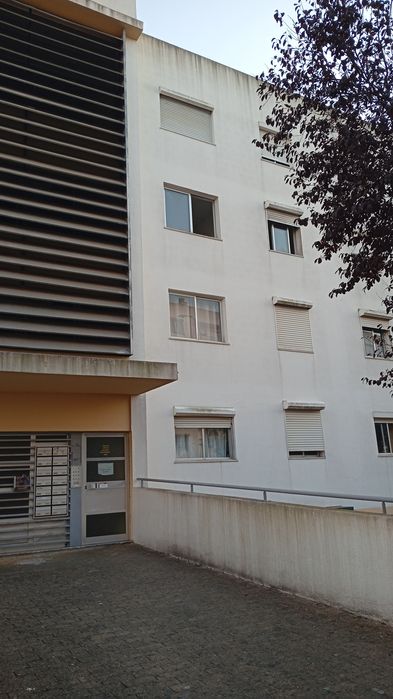 Quarto partilhado,boa localização da amadora