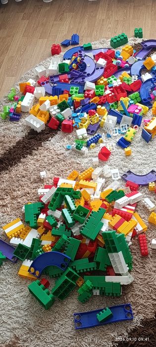 Продам пластиковий конструктор великий мішок деталей