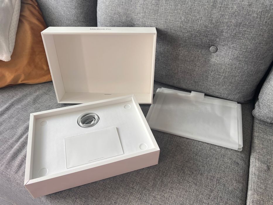 Oryginalne Pudełko Apple MacBook Pro 13" M2 | Stan Idealny