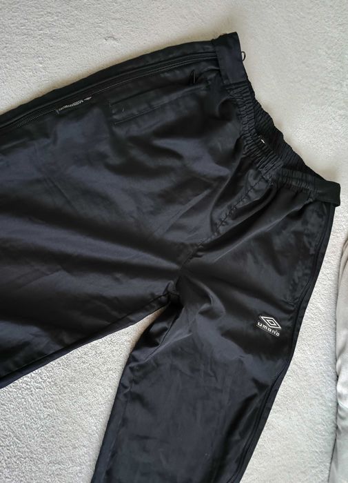 Młodzieżowe spodnie full-zip pants UMBRO - rozmiar/size 164, czarne/black