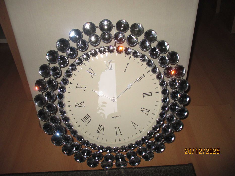 zegar z kryształkami