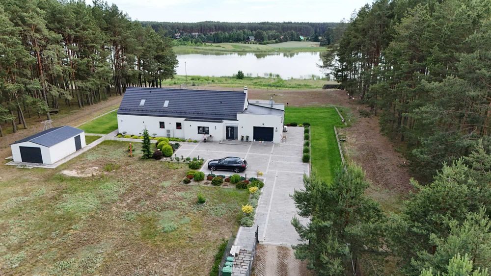 Dom nad jeziorem na działce 1,45 ha