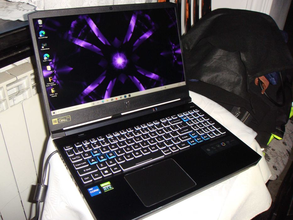 ACER - Helios  300  i 7 , Dysk , SSD , 1 - Tera , 16 - Ram 8 - Rdzeni