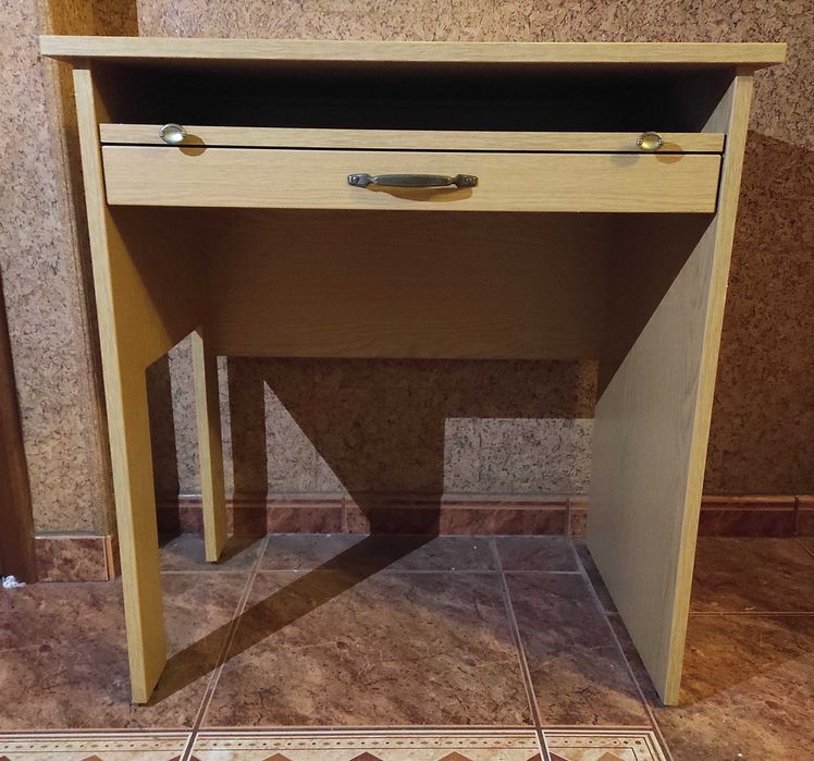 Sprzedam biurko/stolik z wysuwaną szufladą