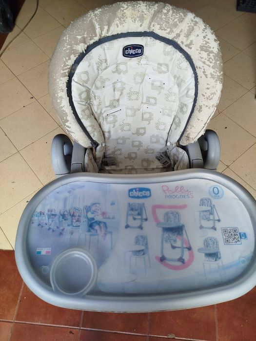 Cadeira de dar comida bebé.