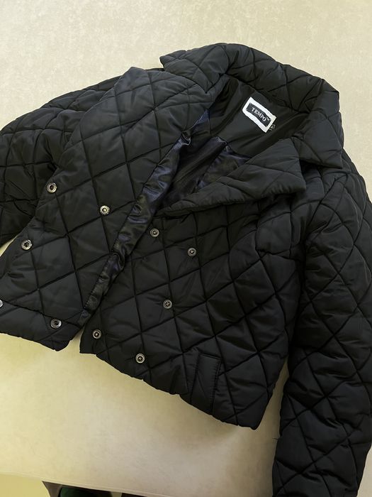 Жіноча стьобана куртка чорна розмір S