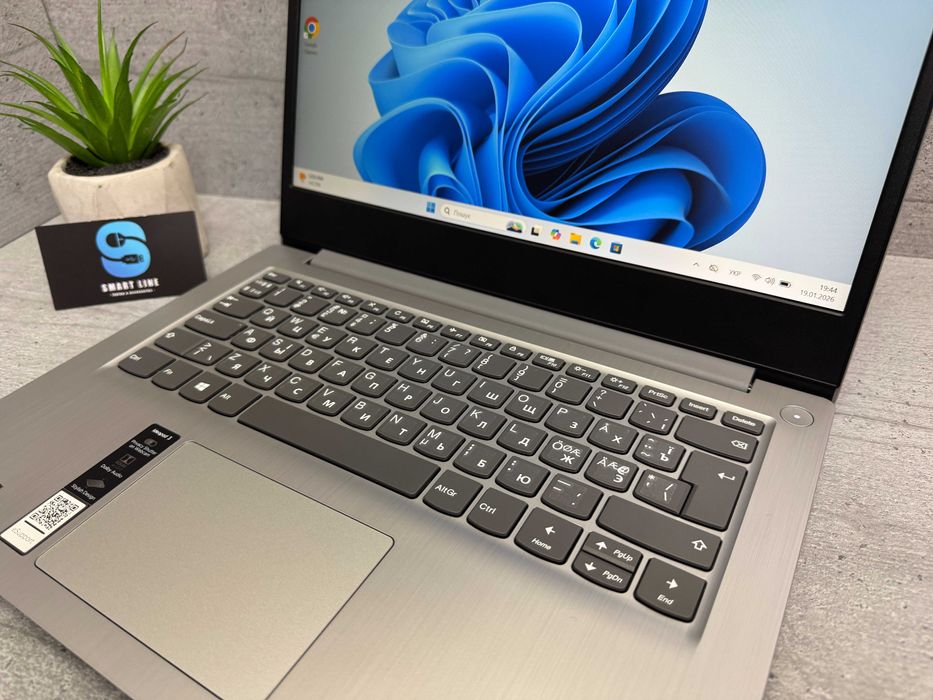 Стильний ноутбук Lenovo IdeaPad 3 14ARE05/Ryzen 3/8gb ddr4