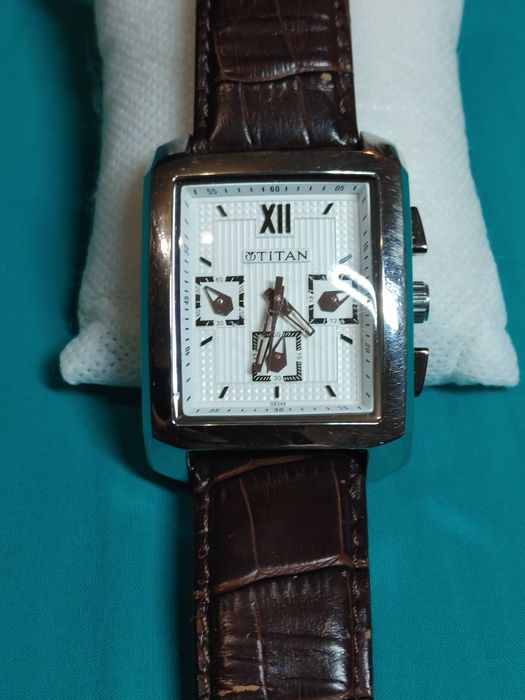 Наручные часы titan  1679saa32