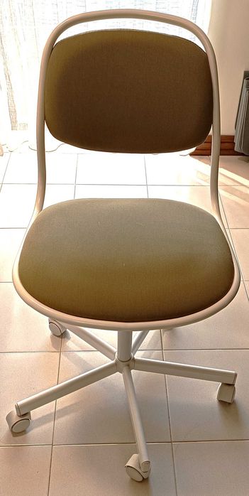 Cadeira giratória Ikea ÖRFJÄLL verde em ótimo estado