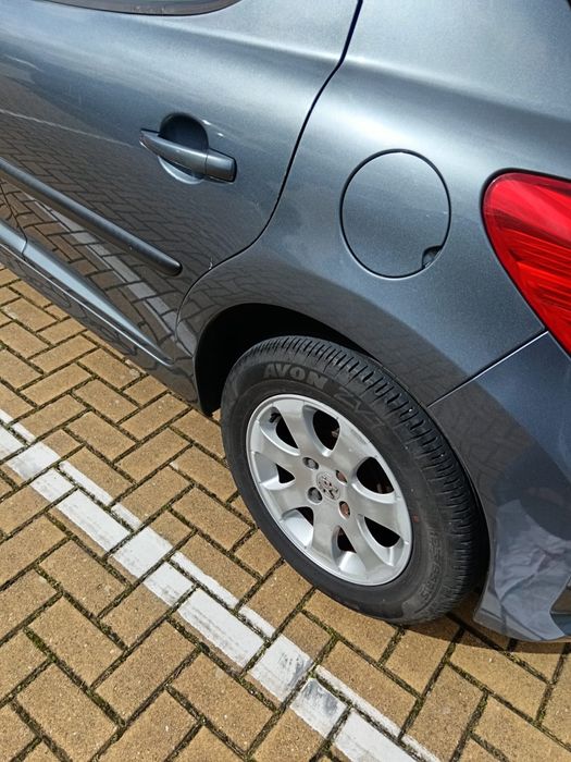 Peugeot 207 1.4i 16v poucos km