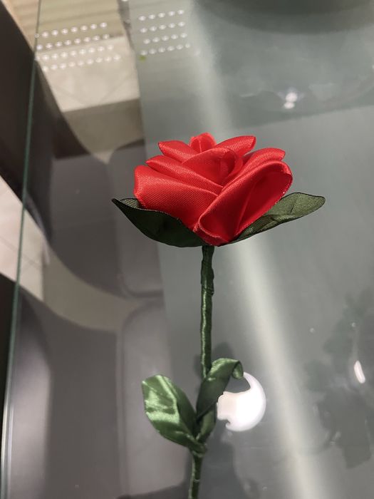 flores feitas com fitas de cetim