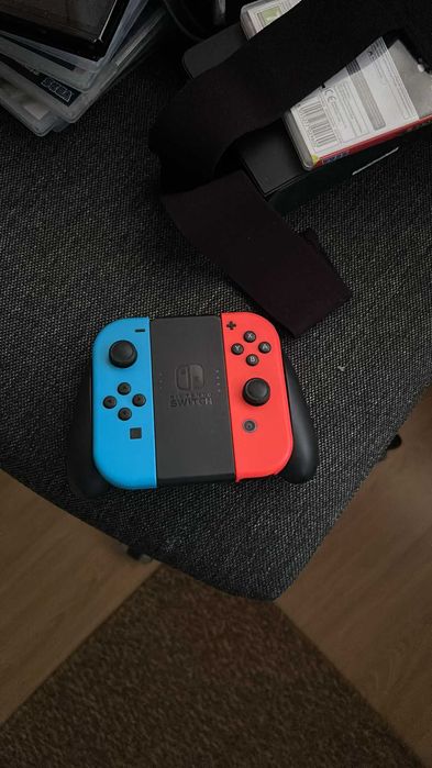 Nintendo Switch Completa (V2) + Mala + Pack 8 Jogos (Ótimo Estado)