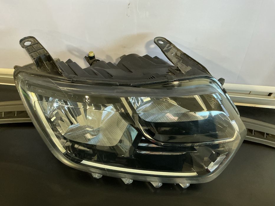 farol dianteiro Dacia Duster II (HM)Versao de 2018/2021 Com Luz Diurna LED