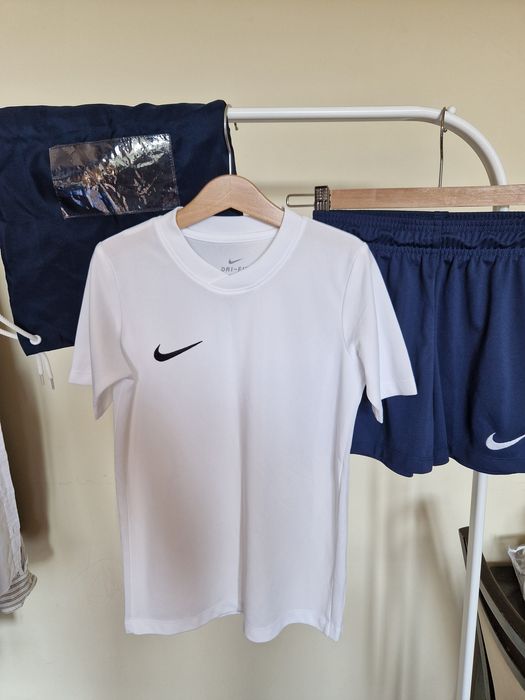 Strój sportowy Nike 122 / 128