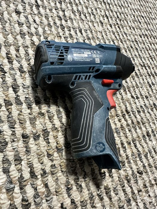 Ударний гайковерт бош