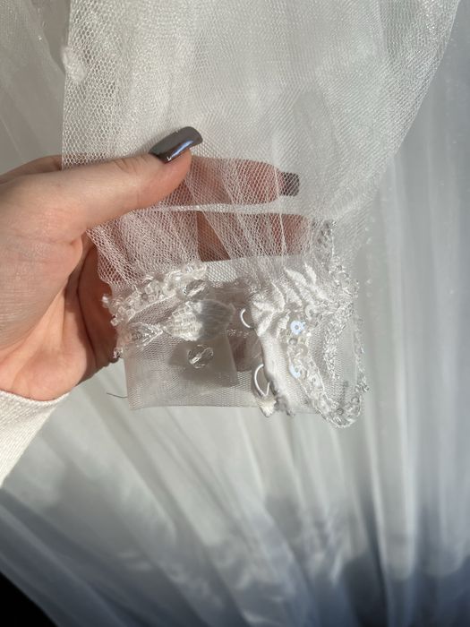 Suknia ślubna z delikatnym rękawem