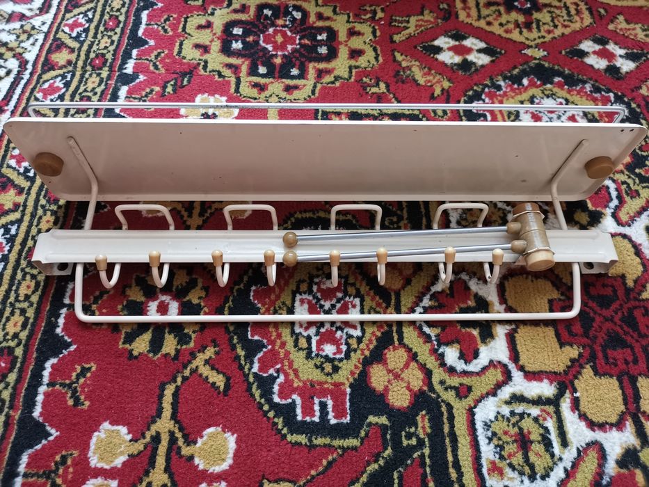 Металлическая полка-держатель для полотенец, СССР