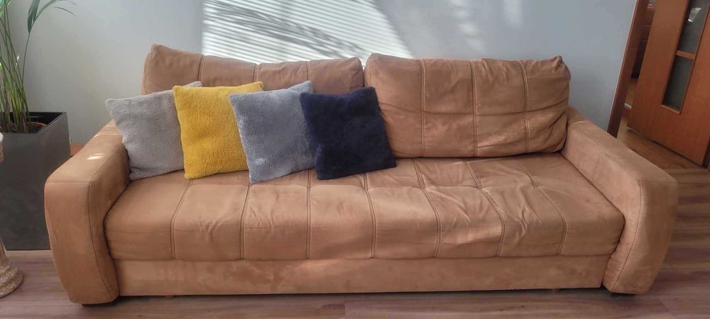 Kanapa rozkładana 3 osobowa + pufa (Agata meble)