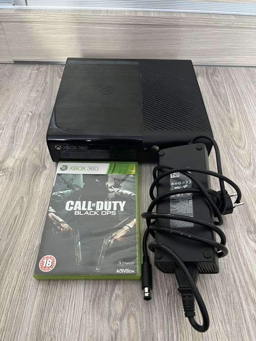 Xbox 360 e + 1 gra