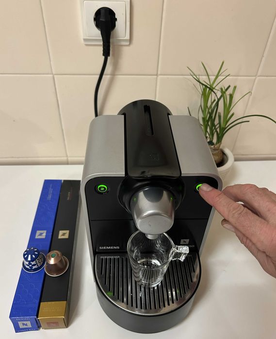 Máquina café NESPRESSO SIEMENS