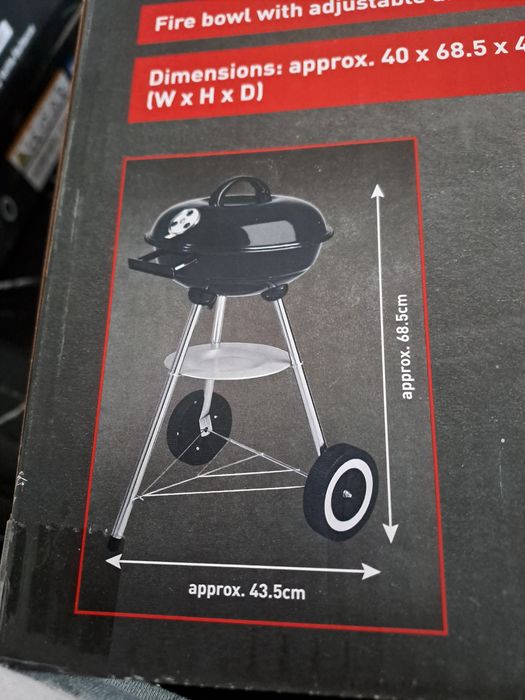 Grill ogrodowy z pokrywą