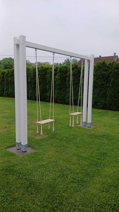 Nowoczesna huśtawka ogrodowa