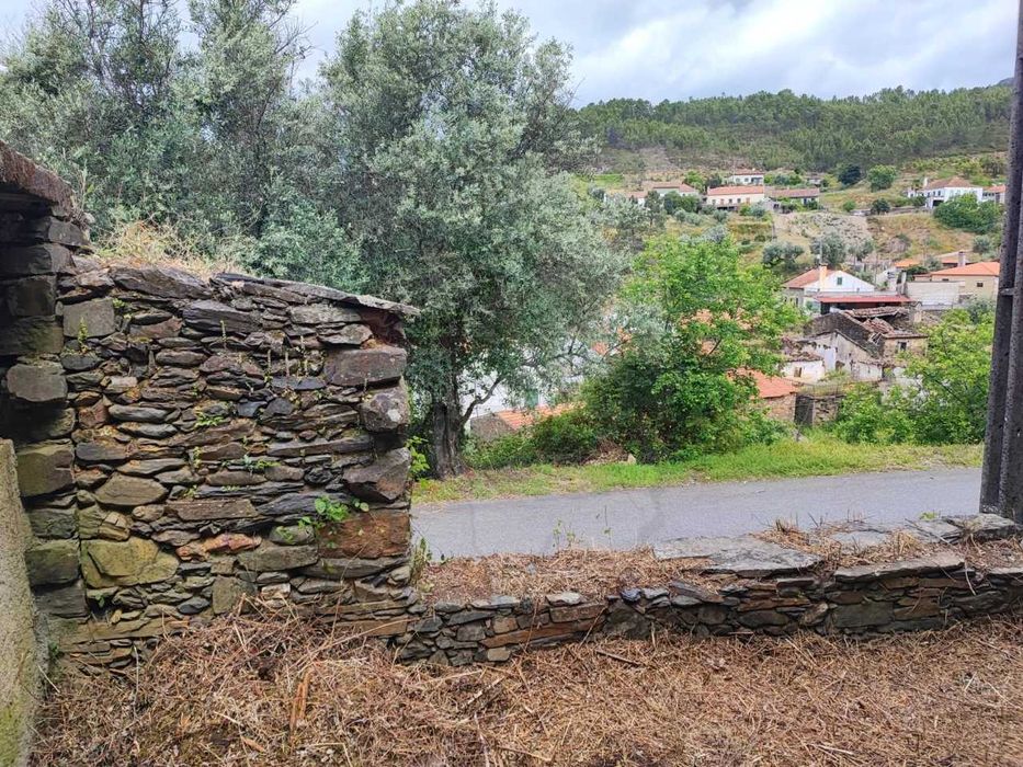 Duas casas em Pedra na Rota do Xisto