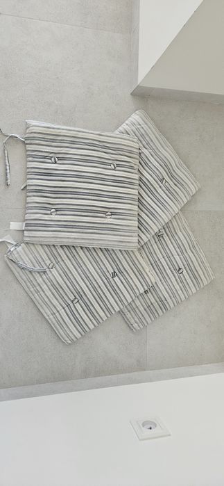 4 poduszki ogrodowe w paski biało granatowe