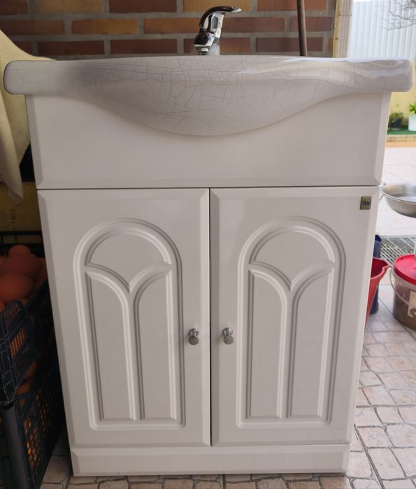 Conjunto de móvel com torneira casa de banho