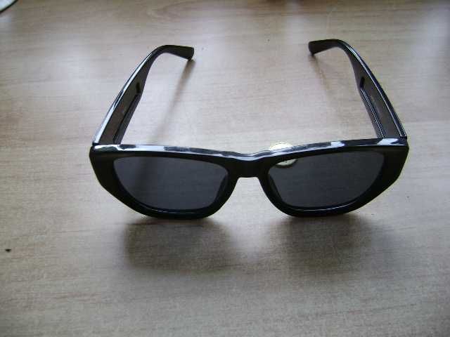 Starocie z PRL - Okulary przeciwsłoneczne, rozstaw ramion 13,5 cm