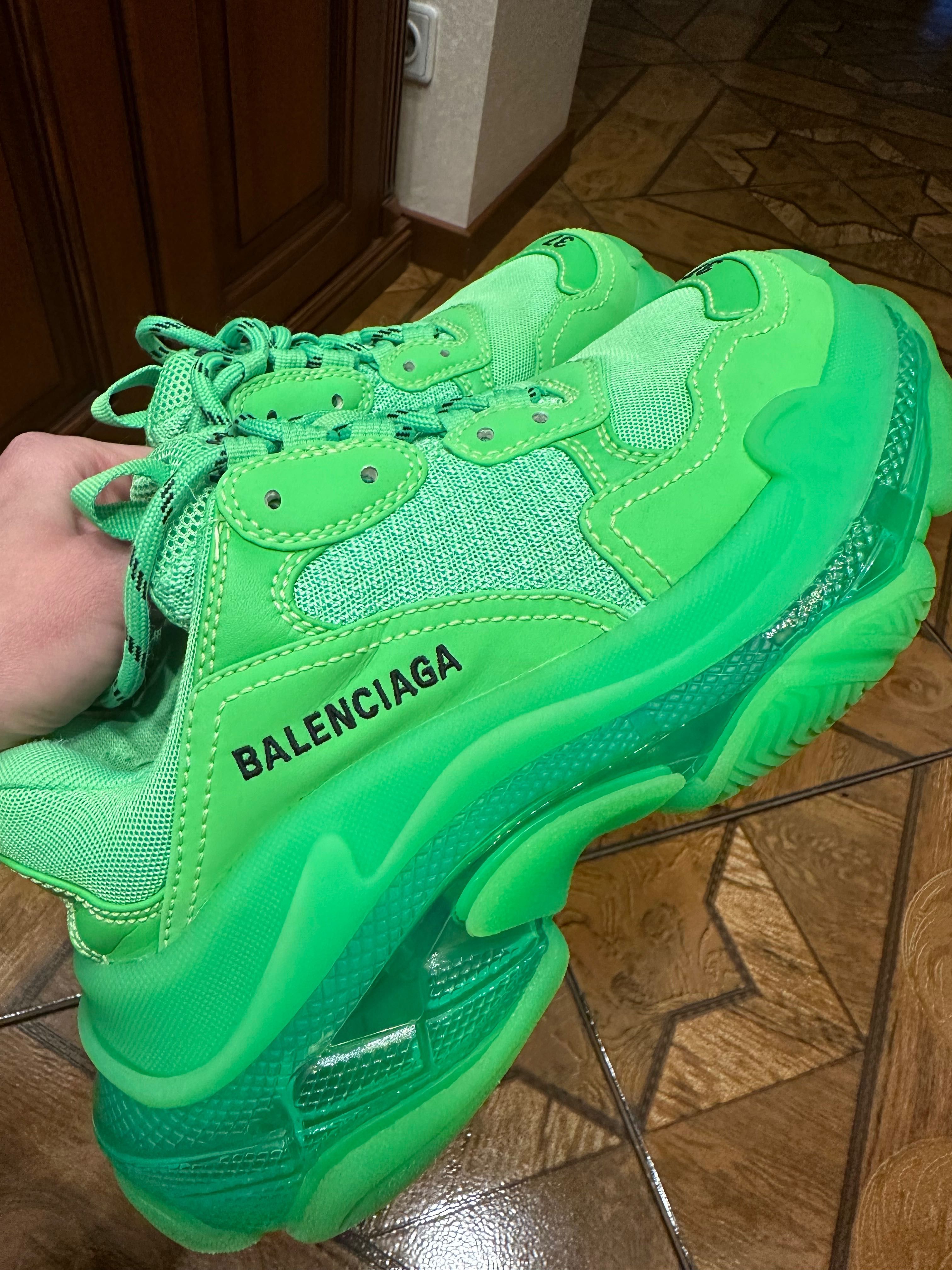 Green balenciaga triple s best sale