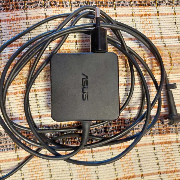 Portátil Asus F553M com HDD e Carregador: Avariado