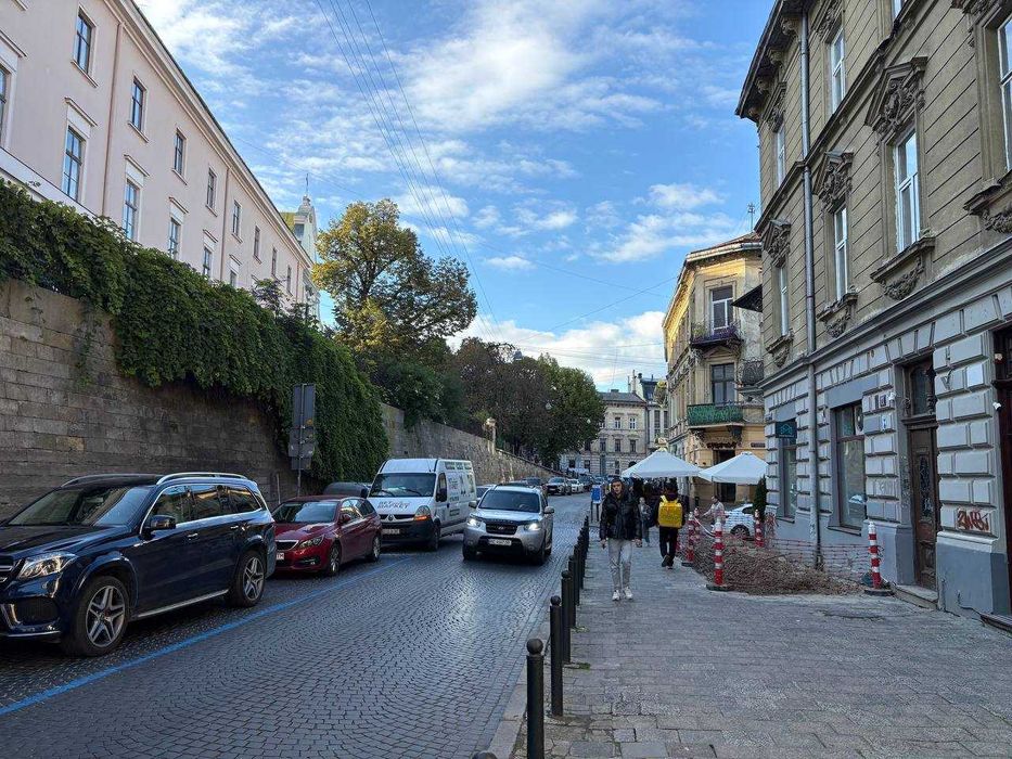 Оренда фасадного приміщення 43 м2, вул. Грушевського