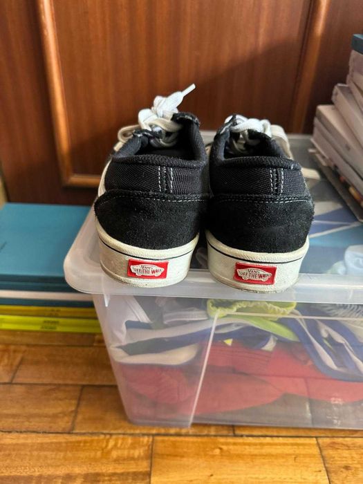 Sapatilhas Tenis pretas e brancas Vans tipo sapato em bom estado
