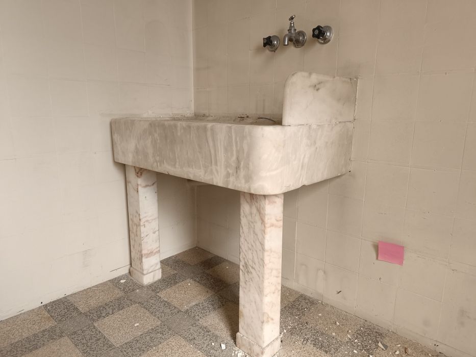 Pia em pedra de mármore