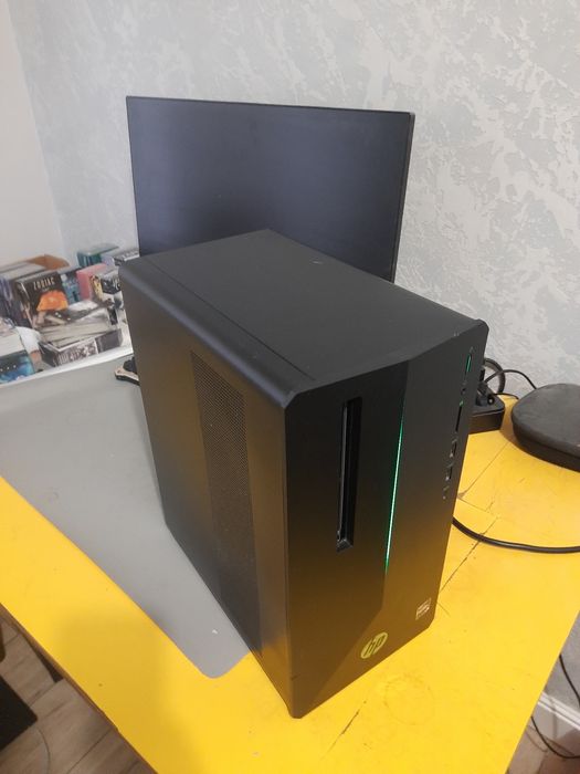 Продам пк HP ryzen 5 2400g 8 потоков рам12 ссд128