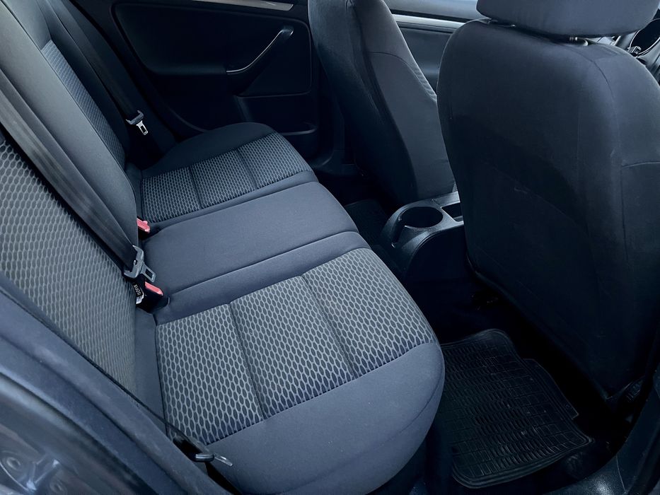 Volkswagen Golf VI 6  1.6 MPI 2009