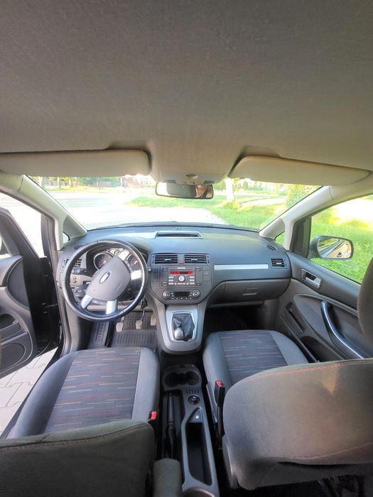Ford C-Max 2010.