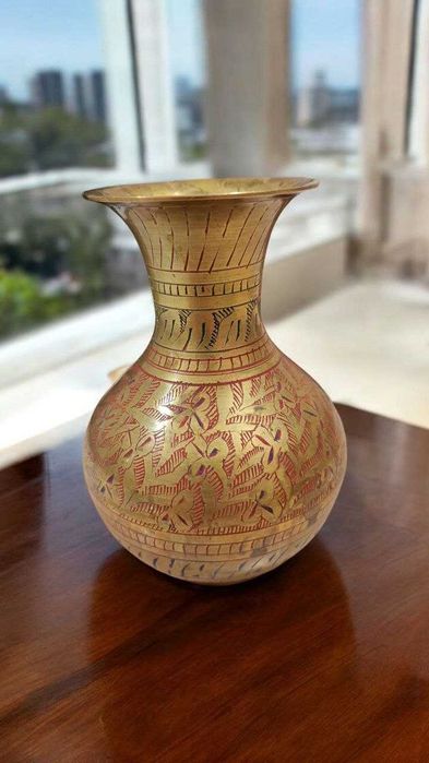 Антикварна декоротивна бронзова ваза