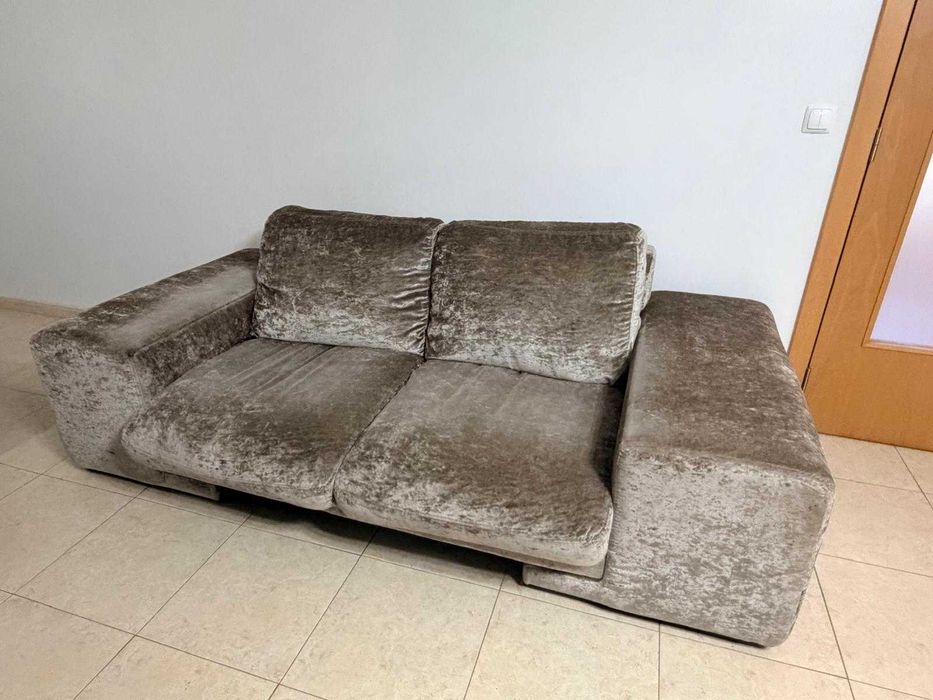 Sofá 3 Lugares em Tecido – 220 cm – Muito Bom Estado